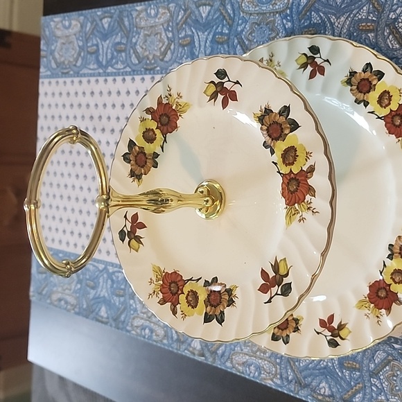 2-Tiered Serving Tray - staffordshire H.Aynsley & Co. Ltd England. Great find - Picture 5 of 7